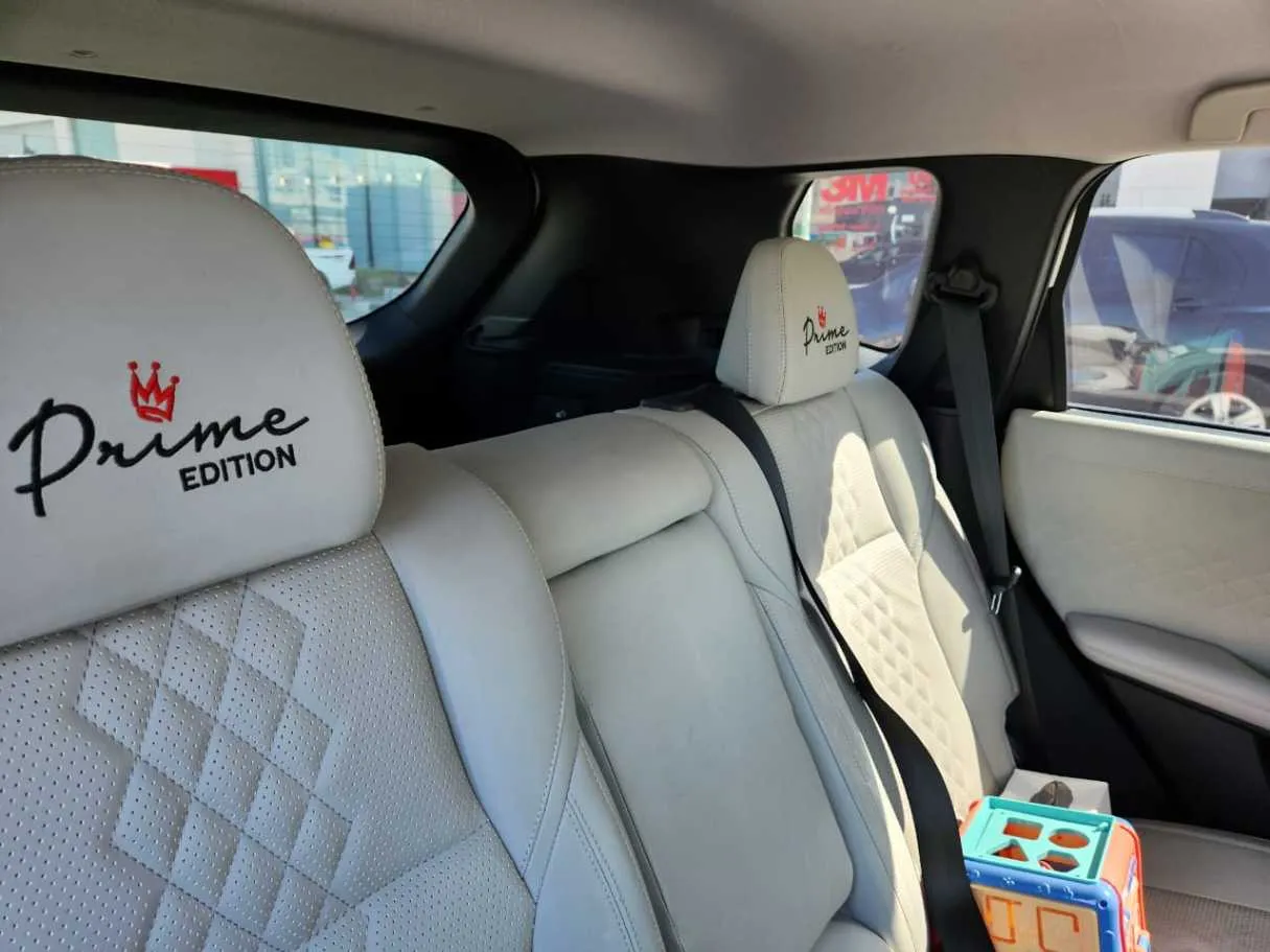Car image 11