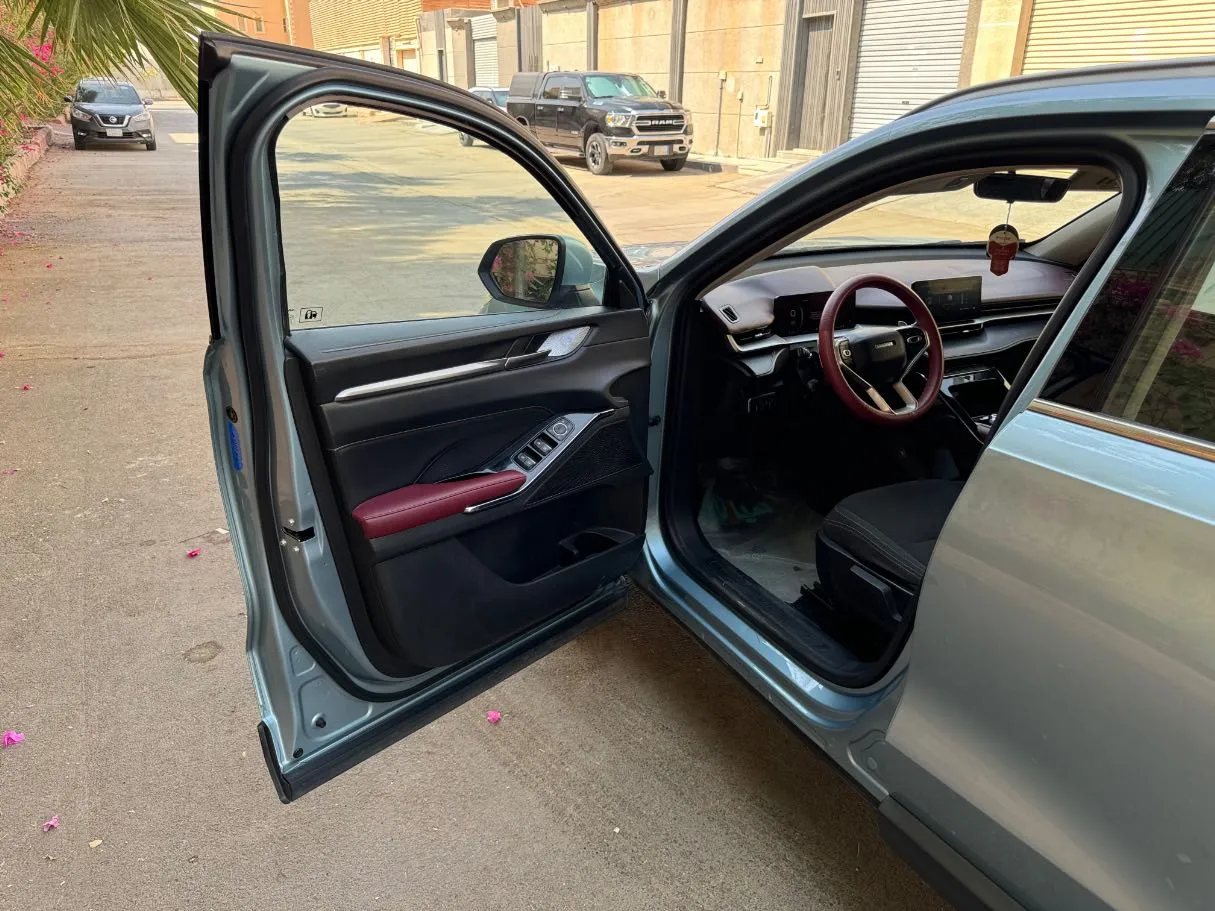 Car image 8