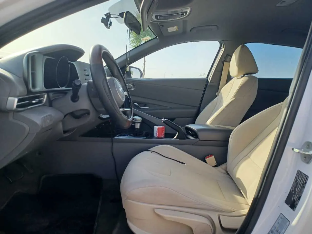 Car image 11