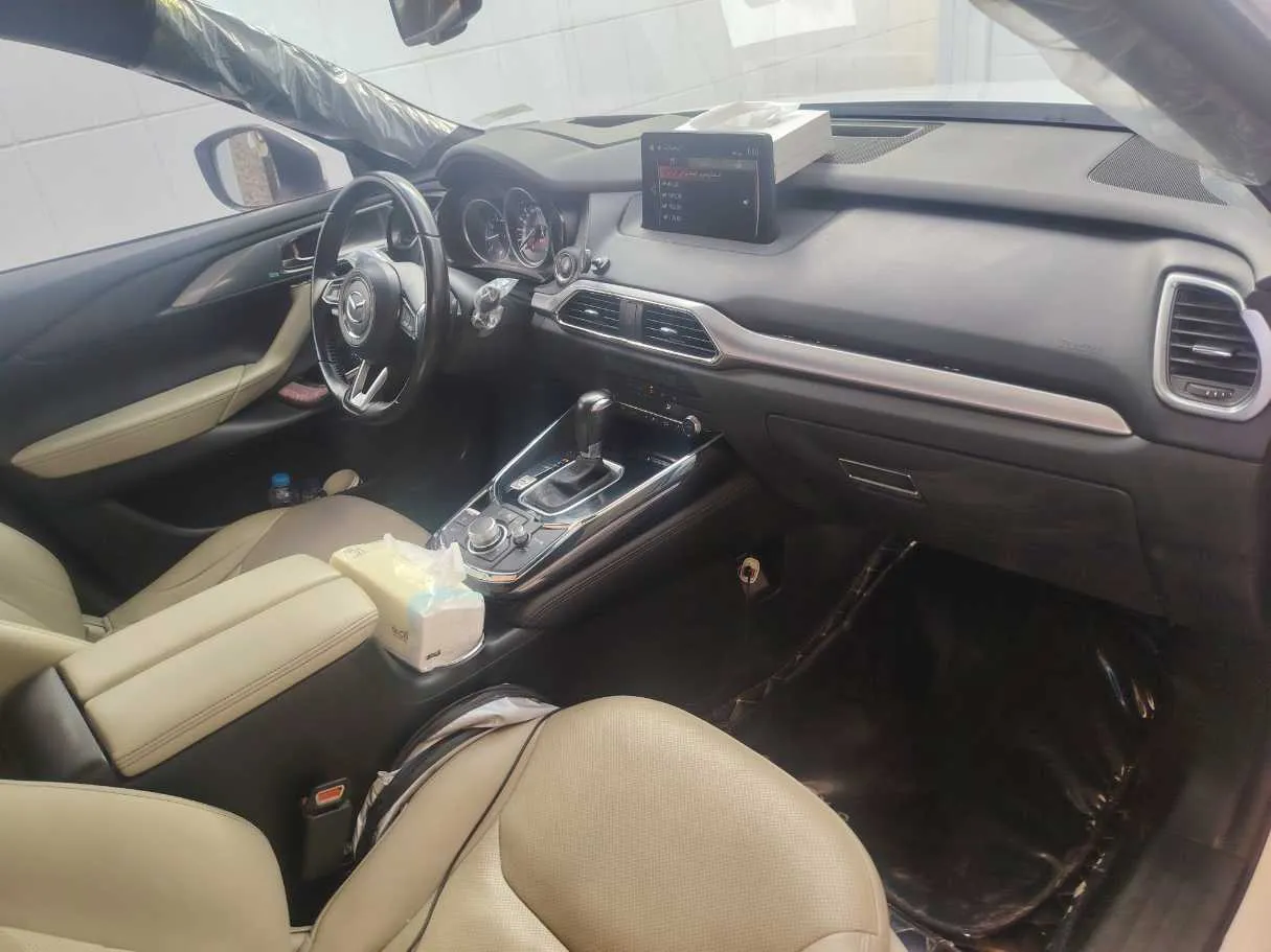 Car image 13