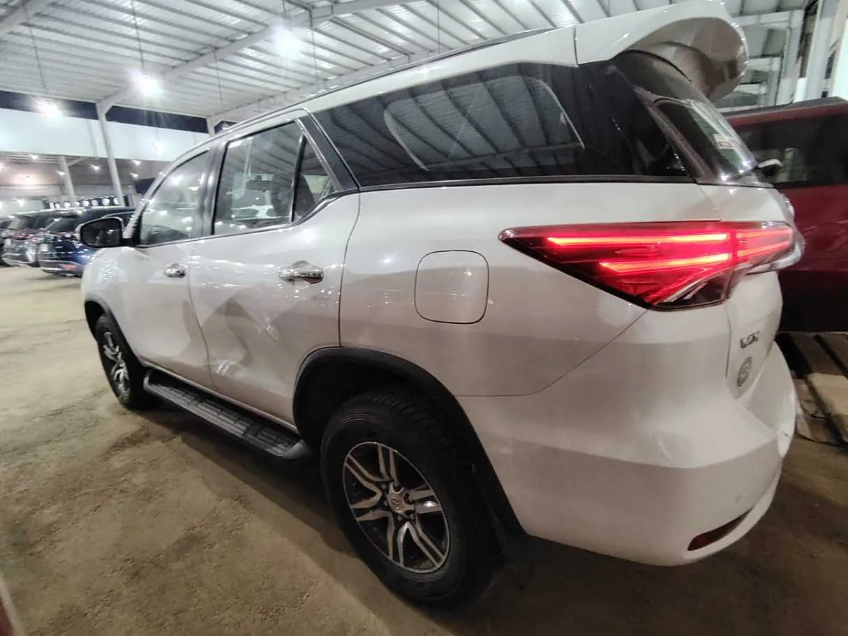Car image 8