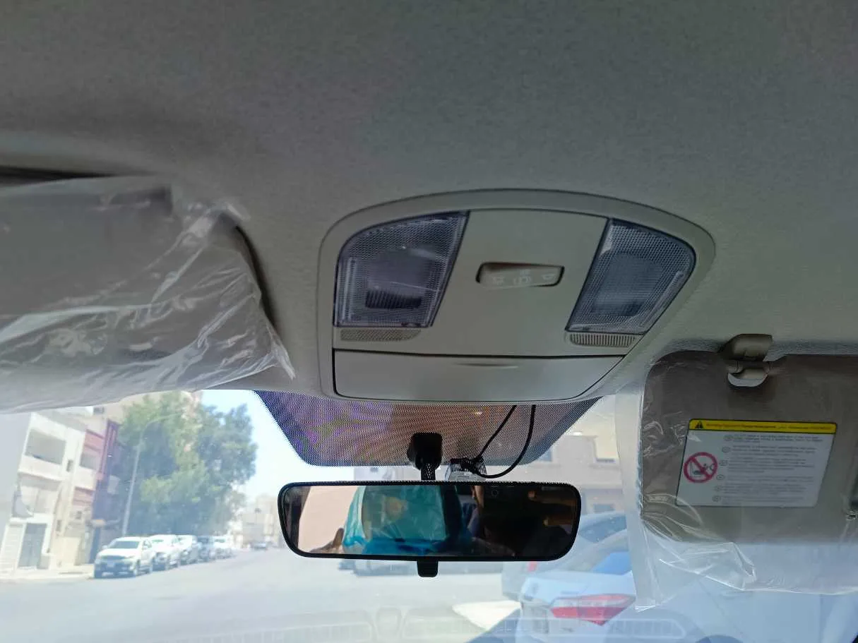 Car image 30