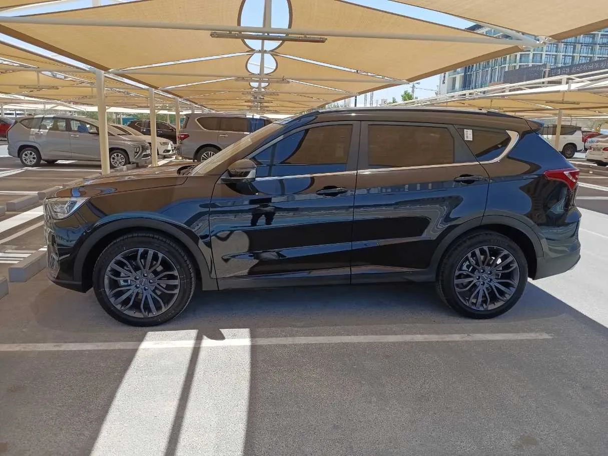 Car image 4