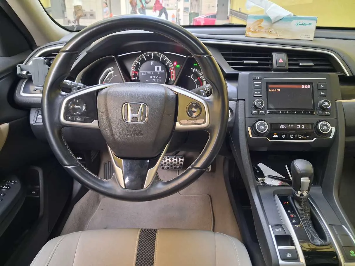 Car image 17