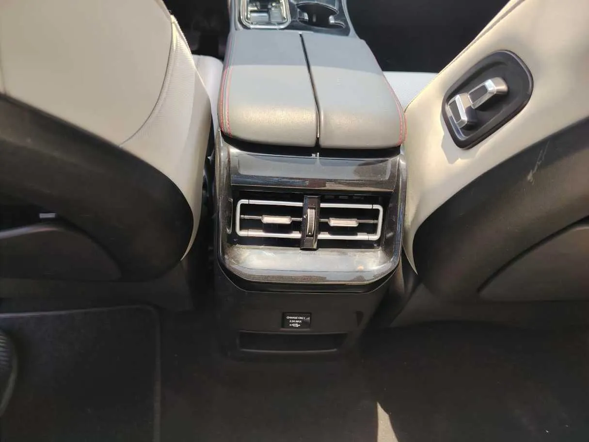 Car image 39