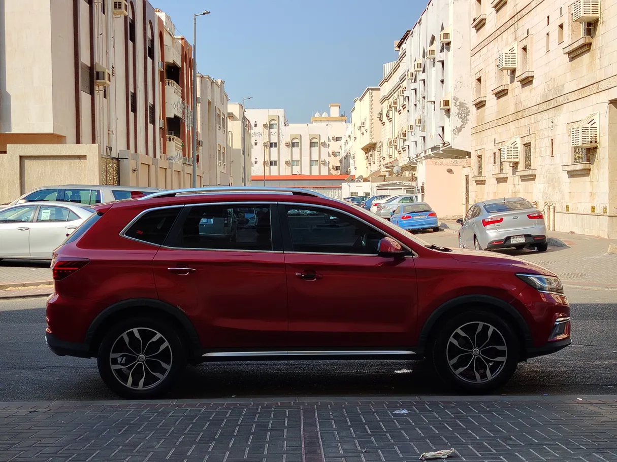 Car image 3