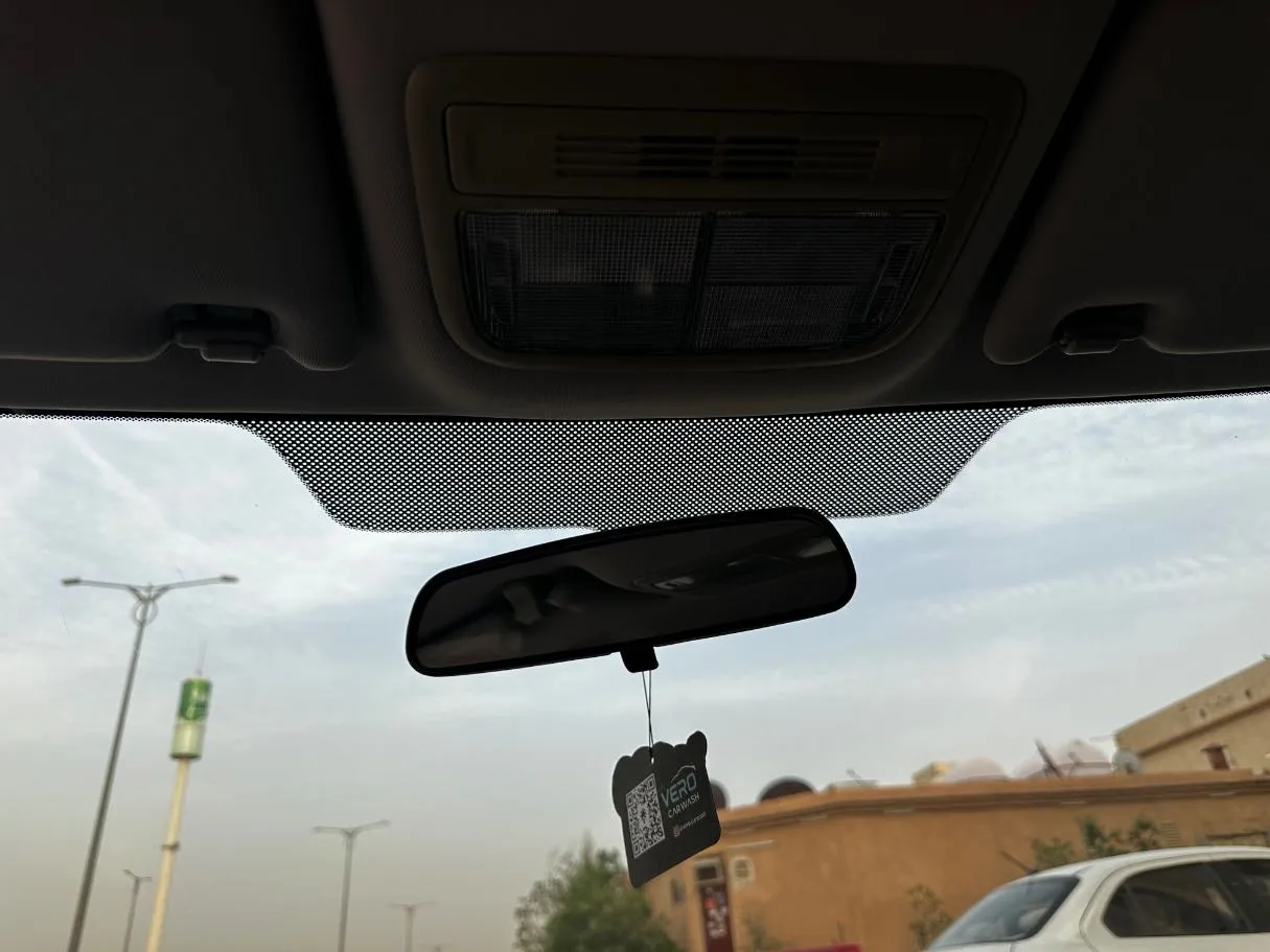 Car image 24