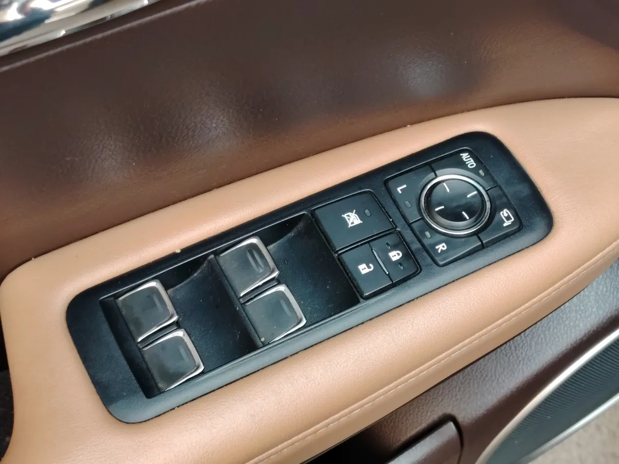 Car image 35