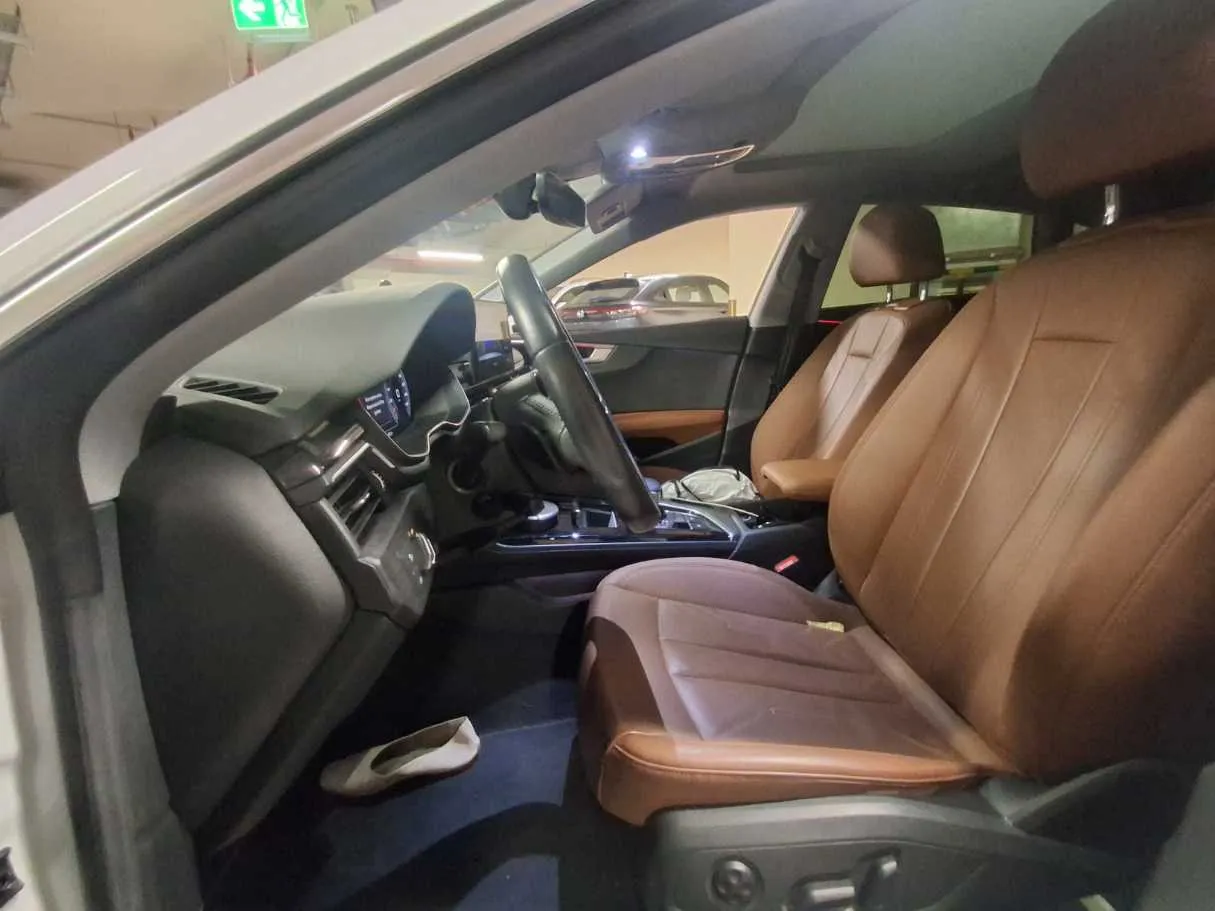 Car image 12