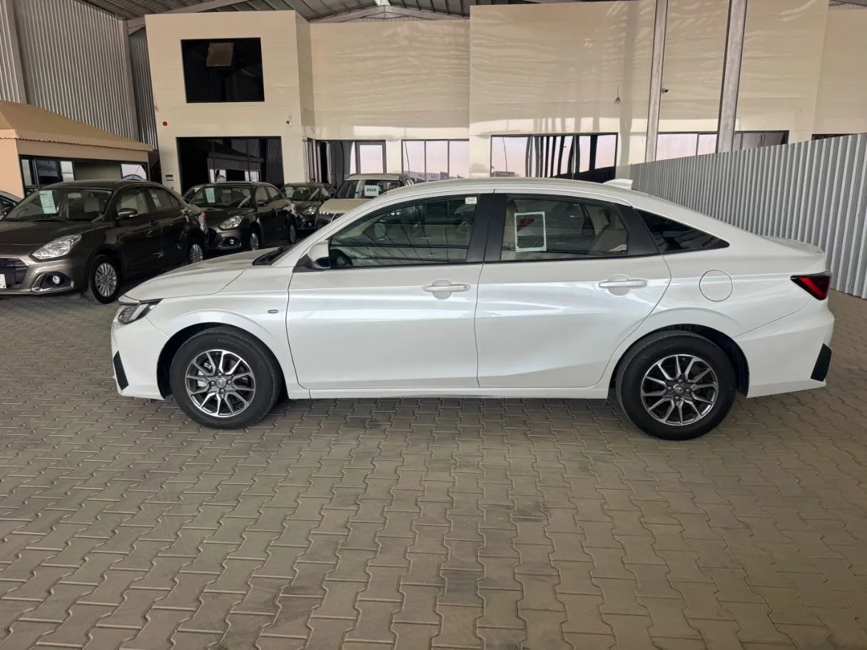 Car image 8