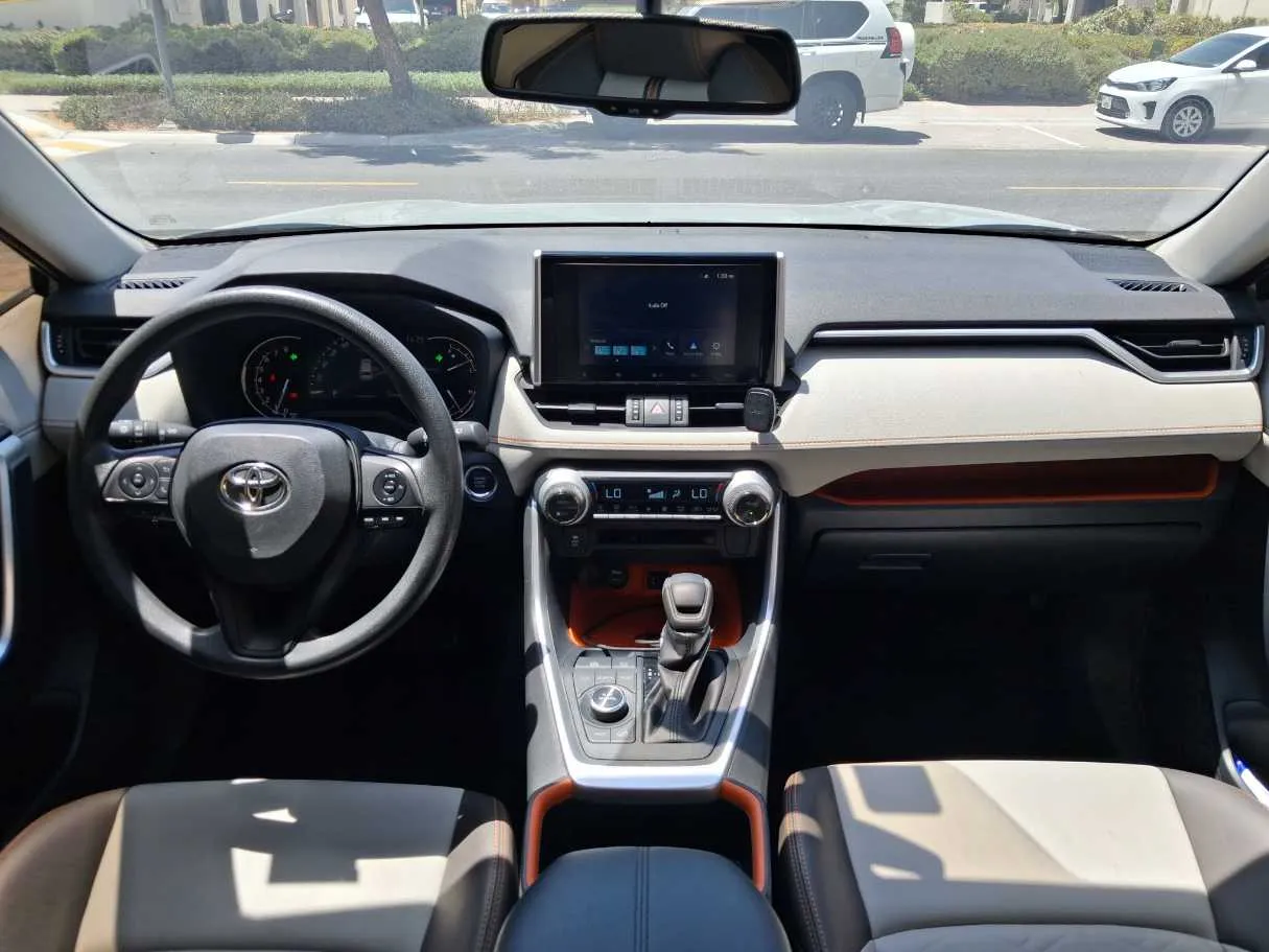 Car image 15
