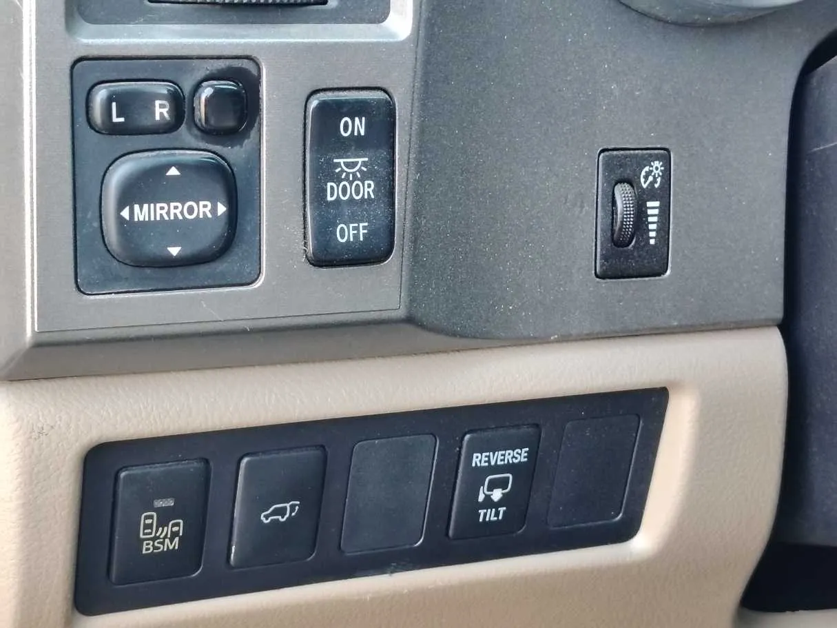 Car image 28