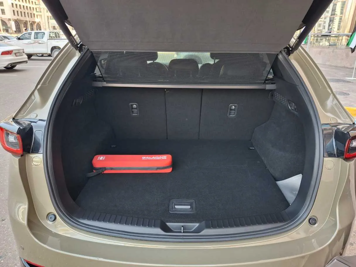 Car image 24