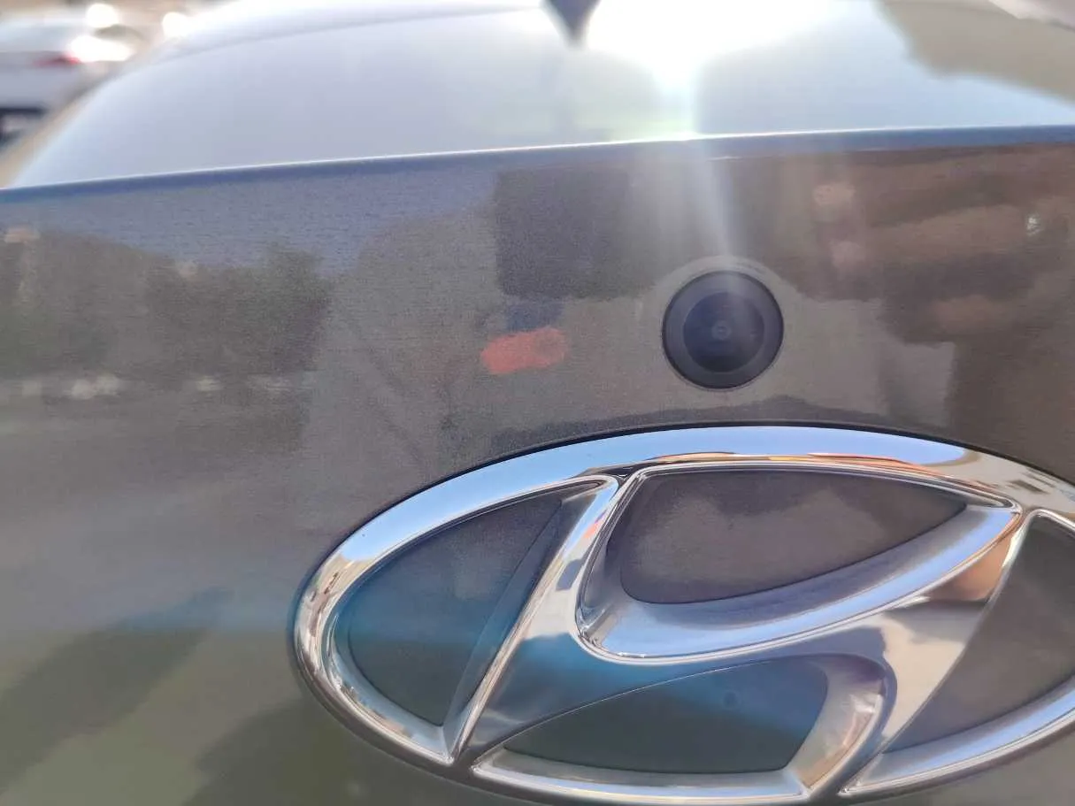 Car image 26