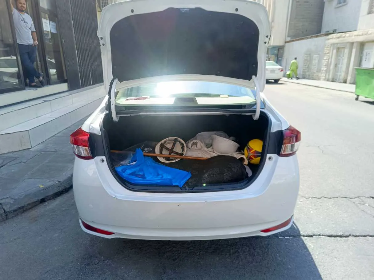 Car image 25