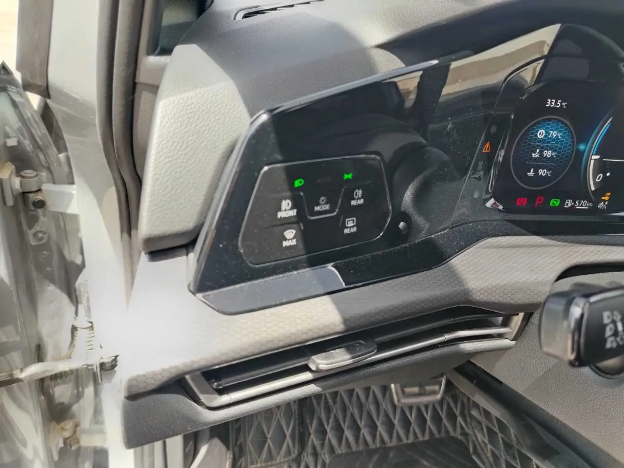 Car image 33
