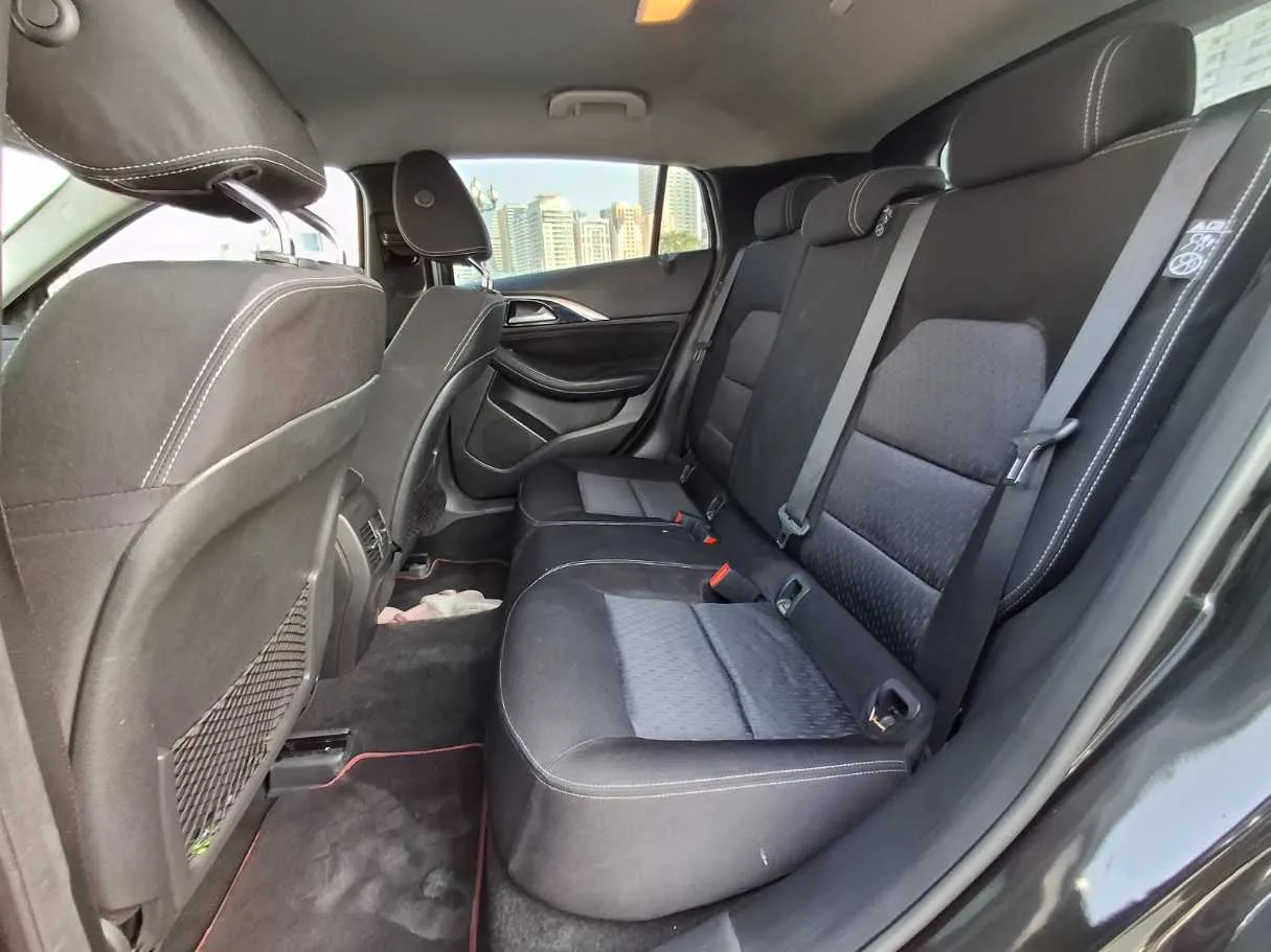 Car image 13