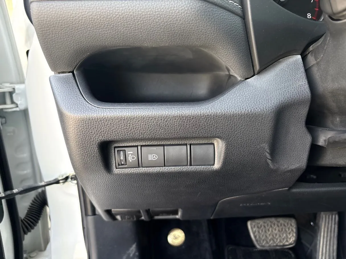 Car image 26