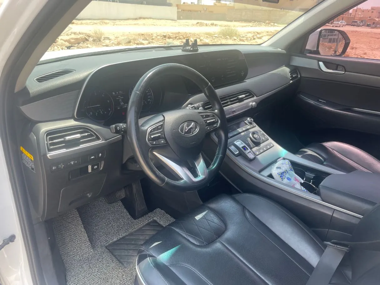 Car image 11