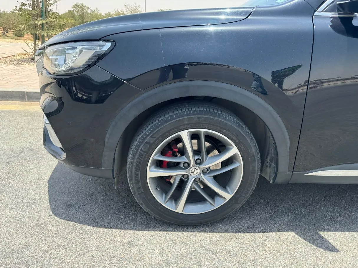 Car image 9