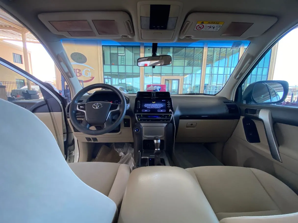 Car image 14