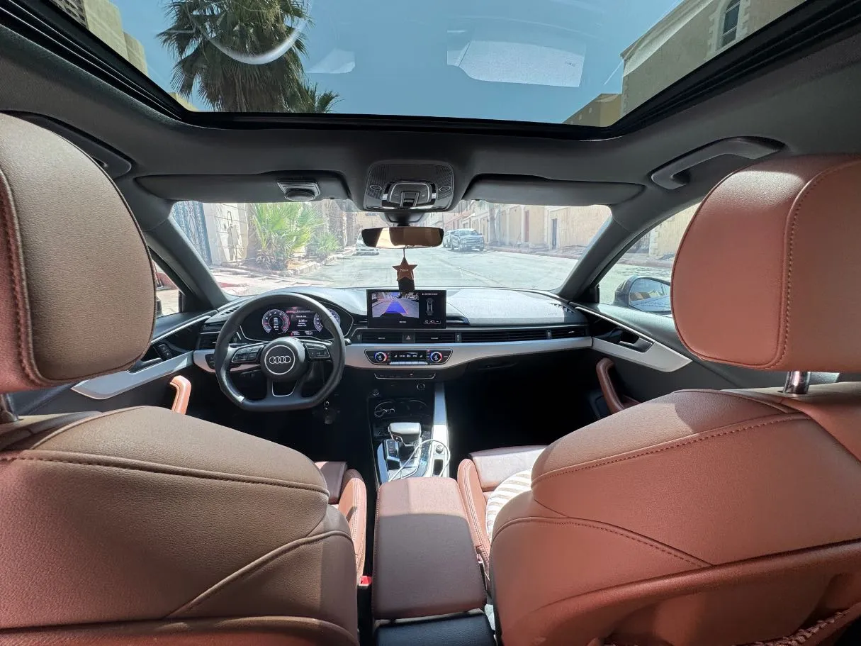 Car image 14