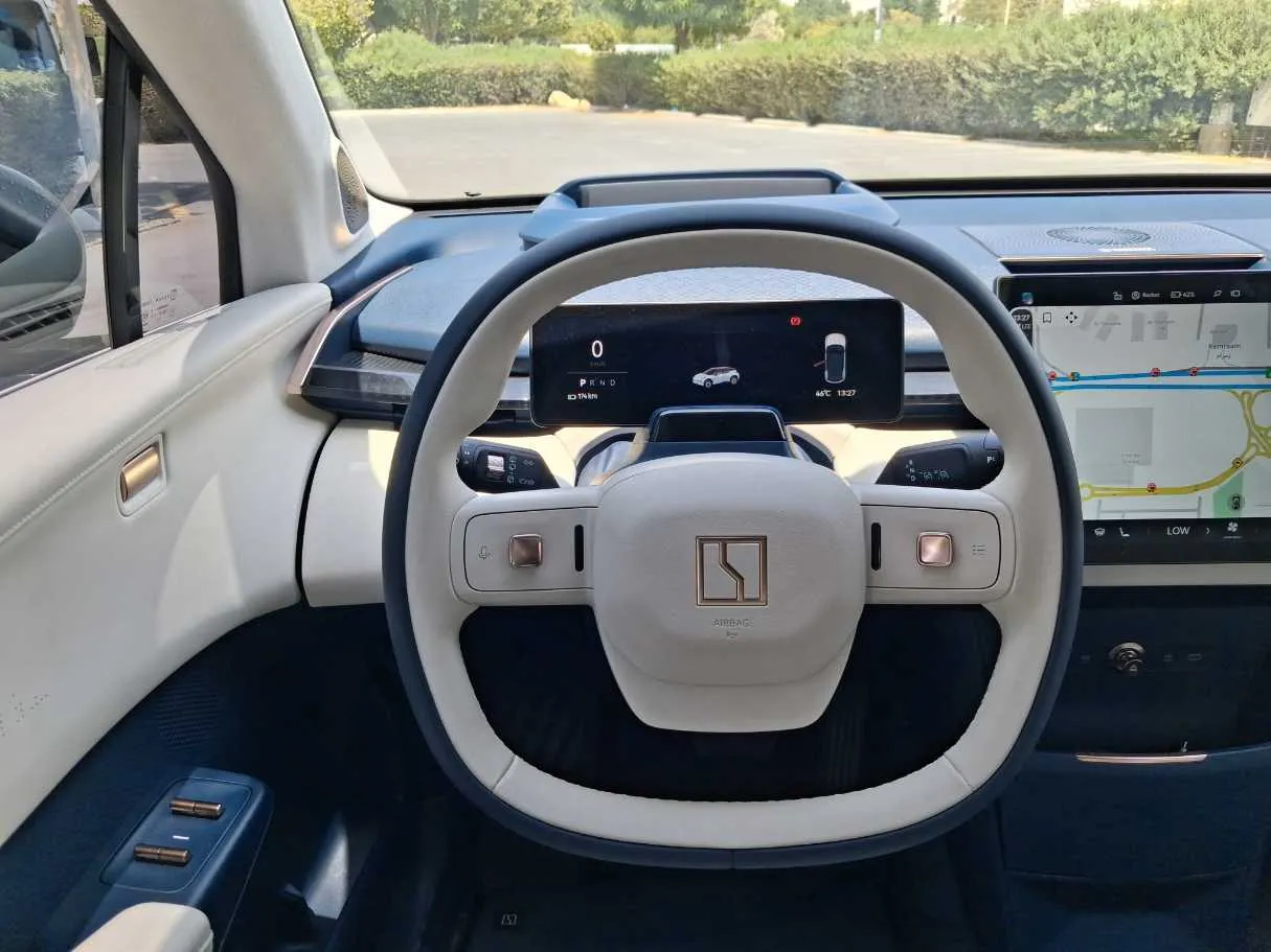 Car image 19