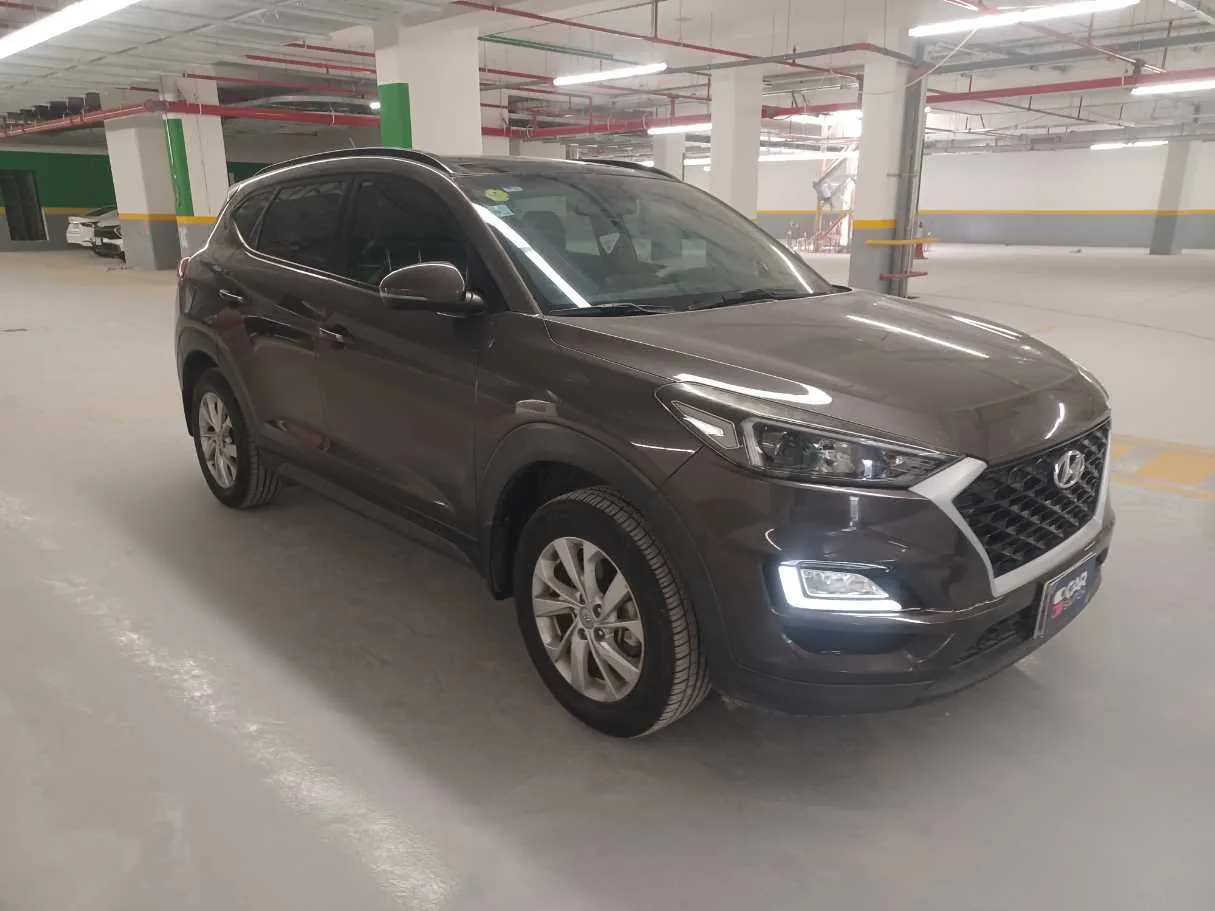 Car image 3