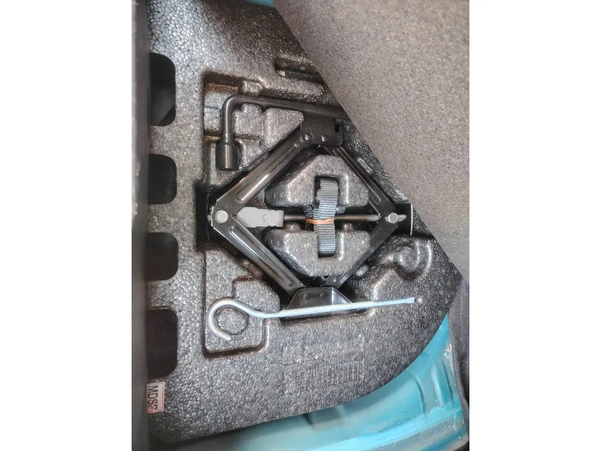Car image 40