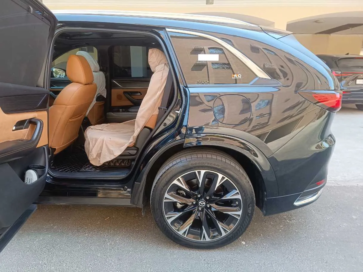 Car image 17