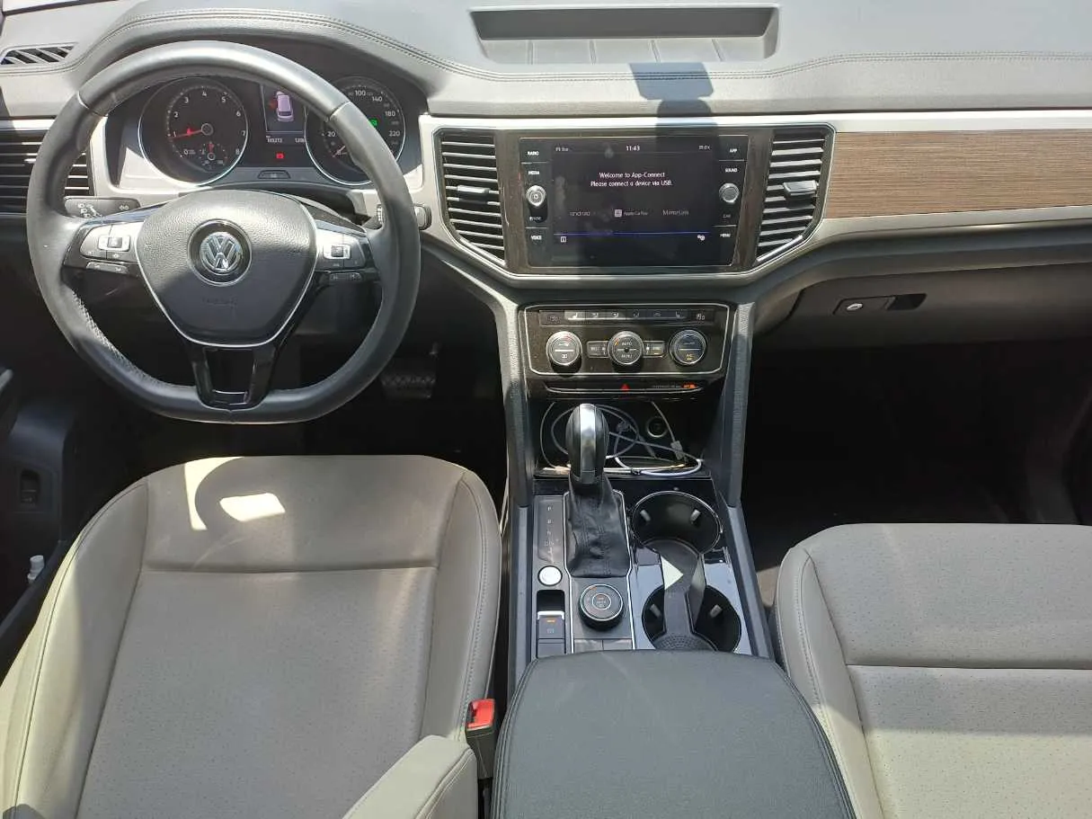 Car image 15