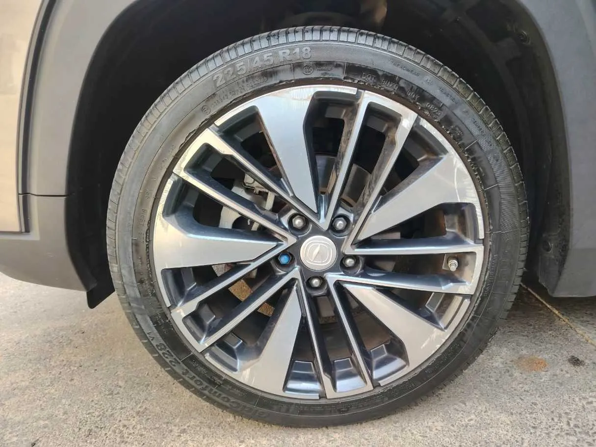 Car image 9