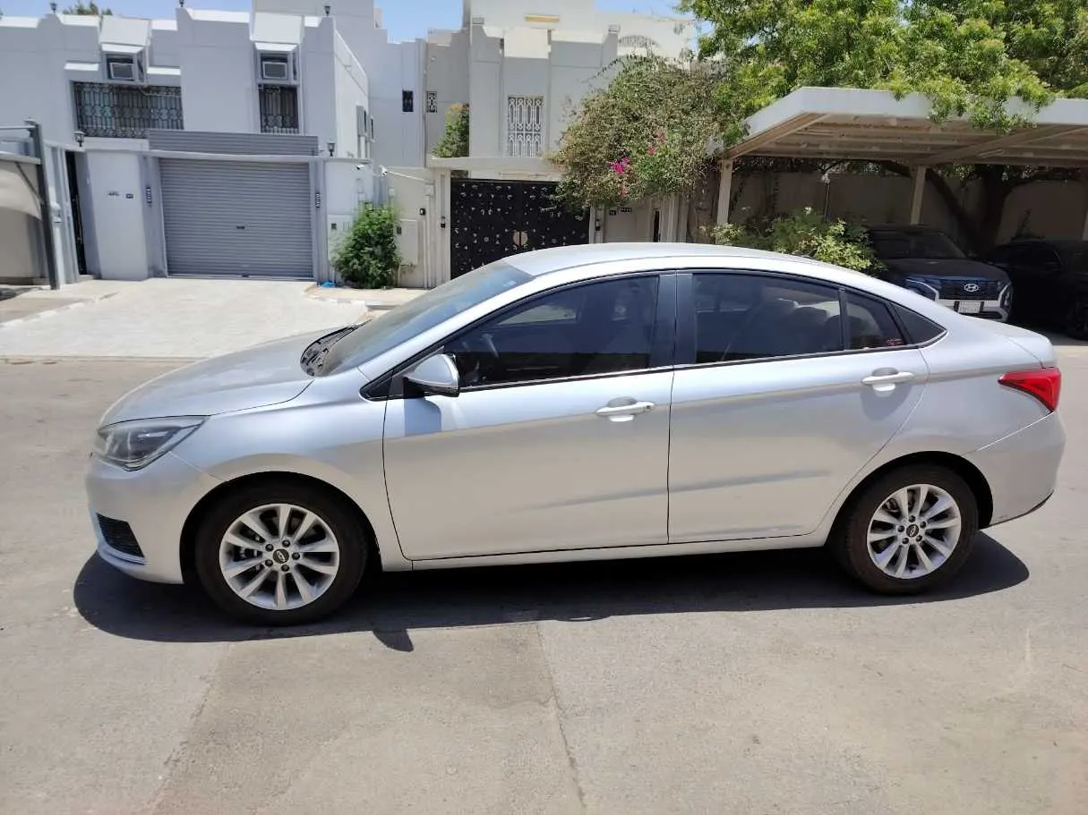 Car image 7