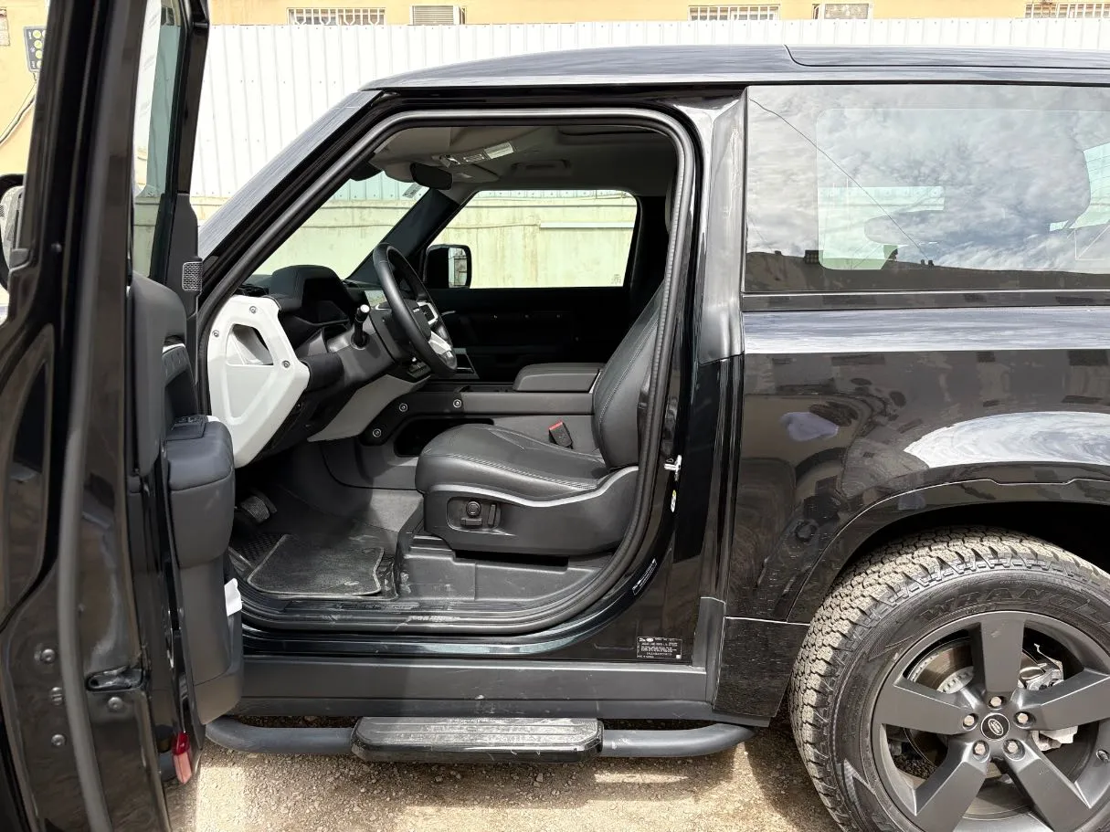 Car image 12