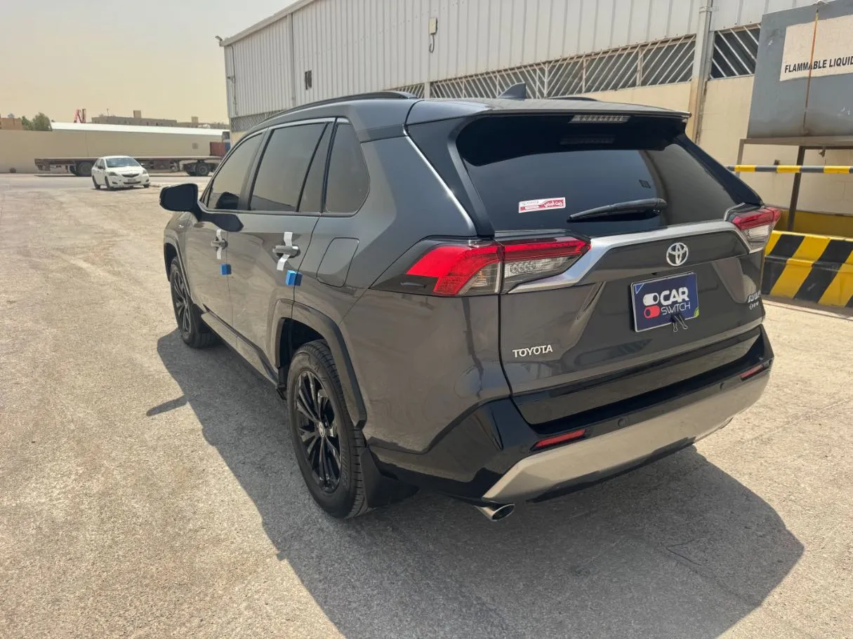 Car image 7