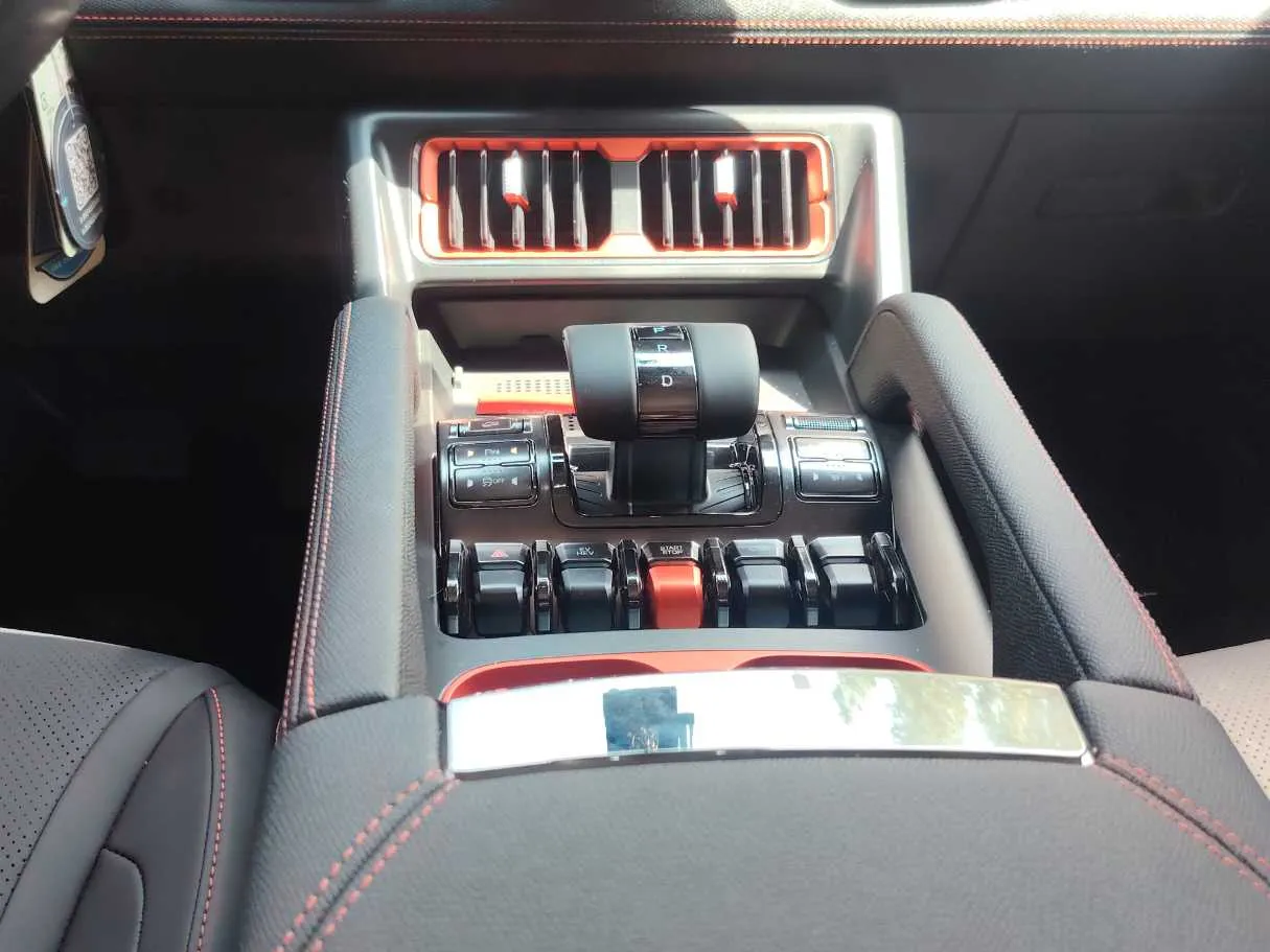 Car image 16