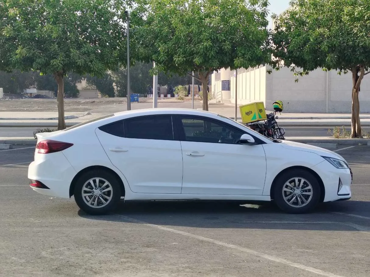 Car image 4