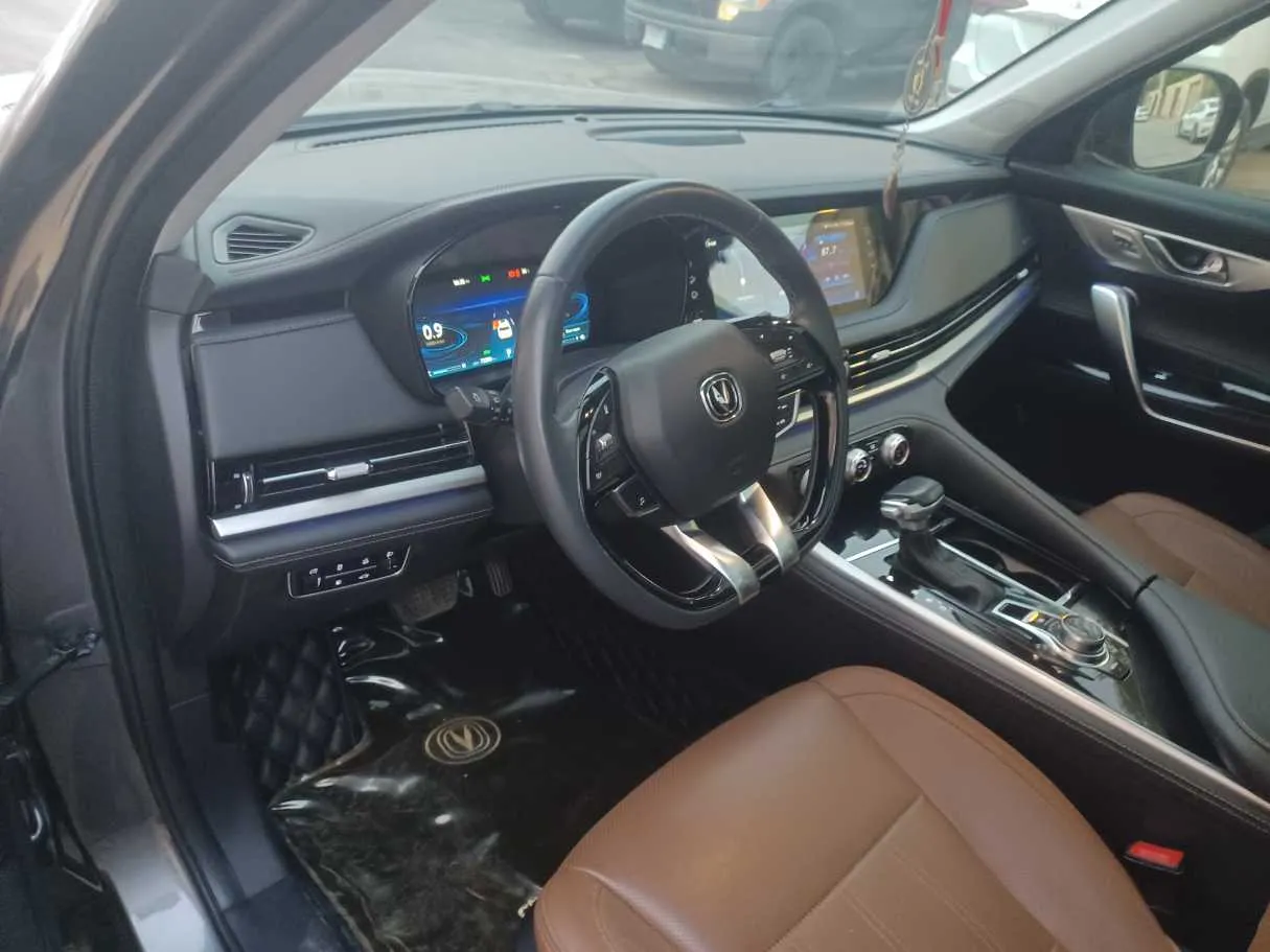 Car image 12