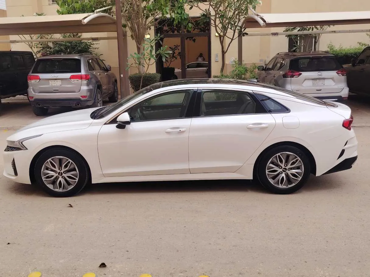 Car image 8