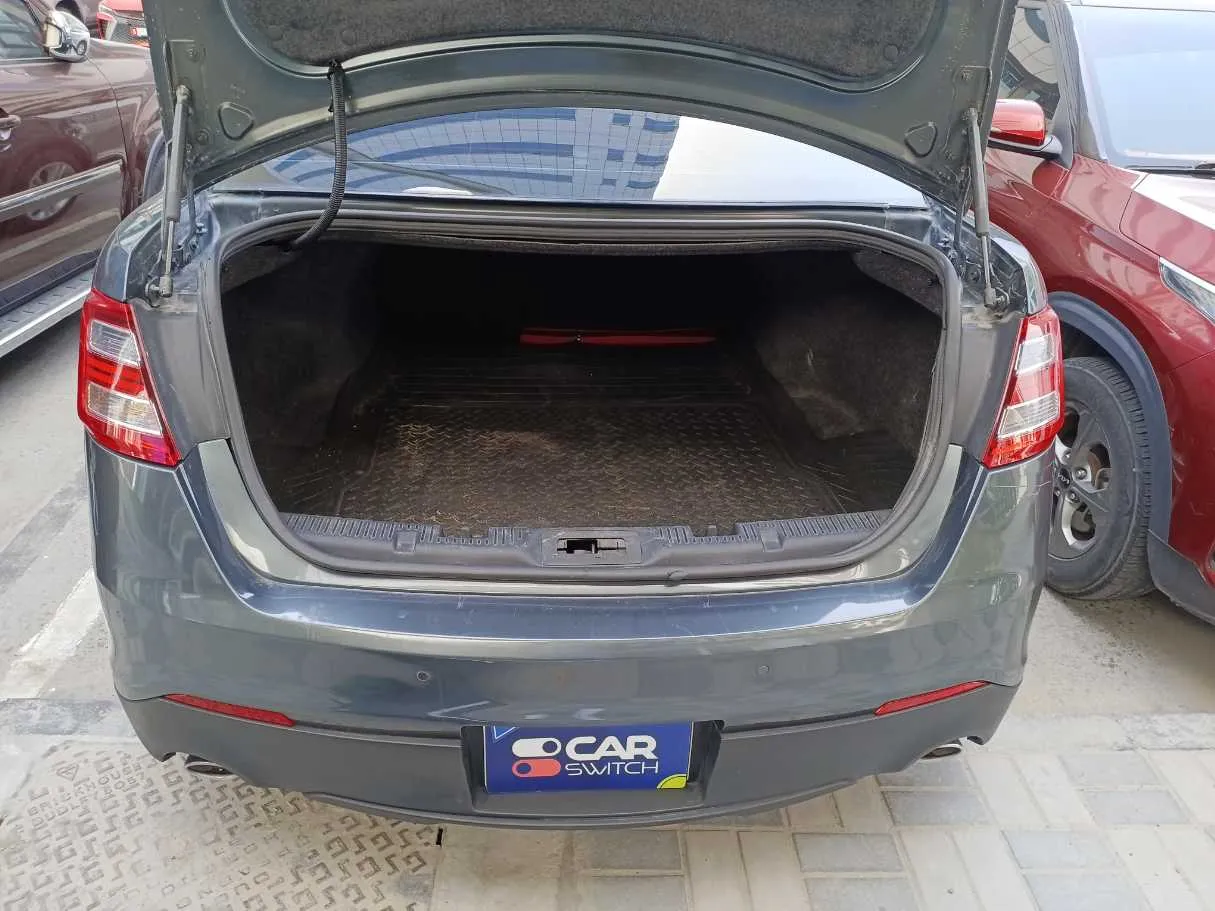 Car image 19