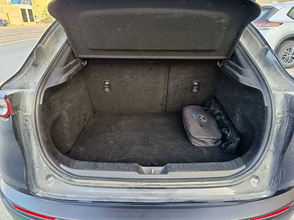 Car image 23
