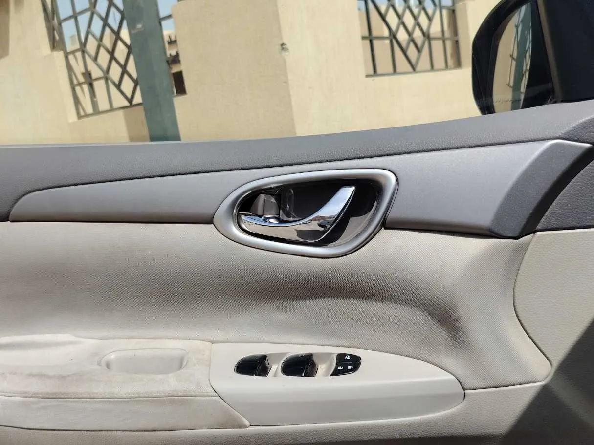 Car image 26