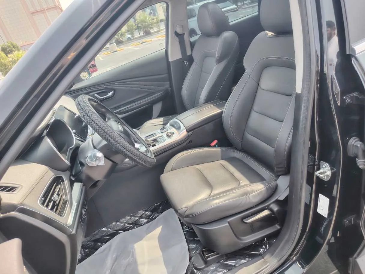 Car image 13