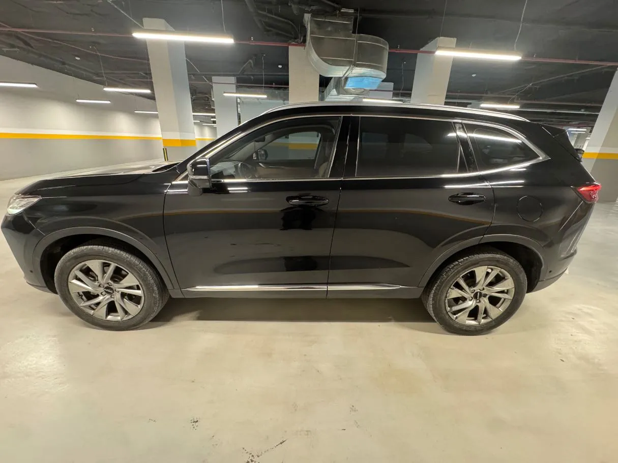 Car image 8