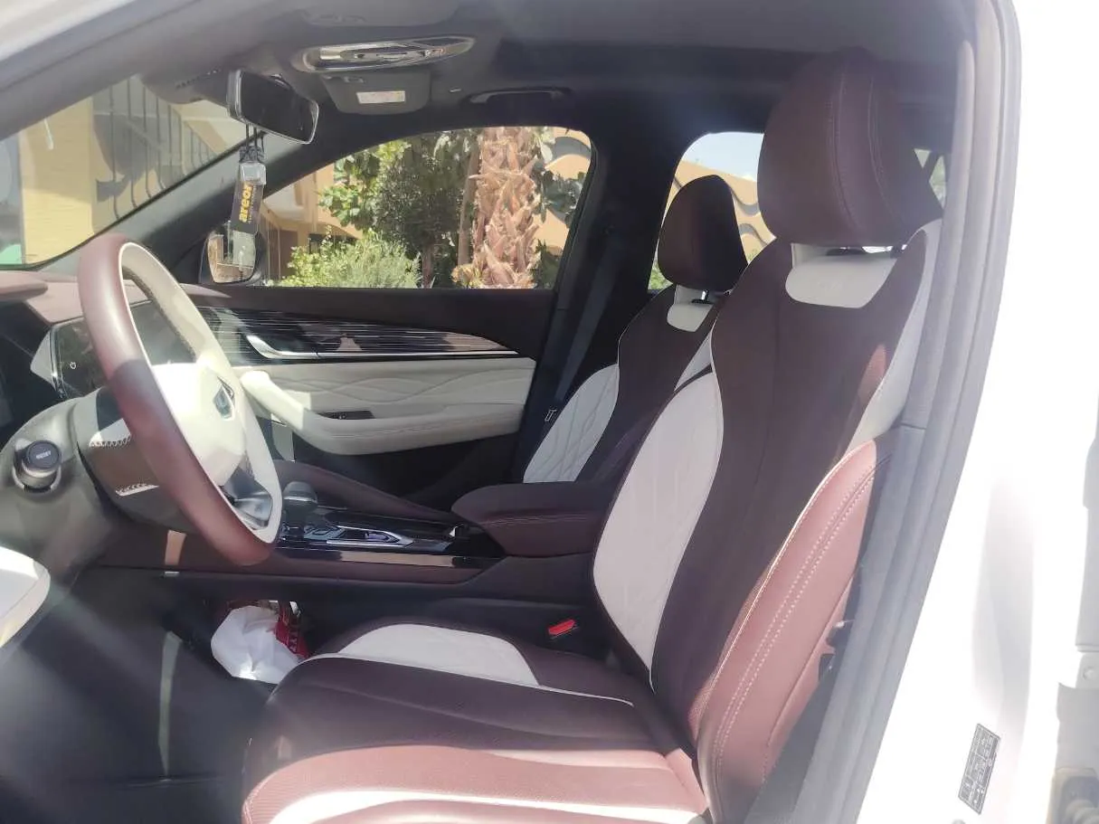 Car image 13