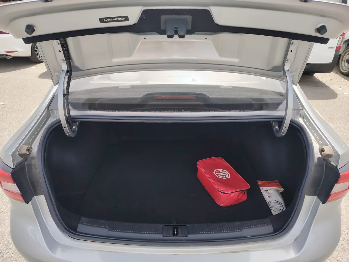Car image 27
