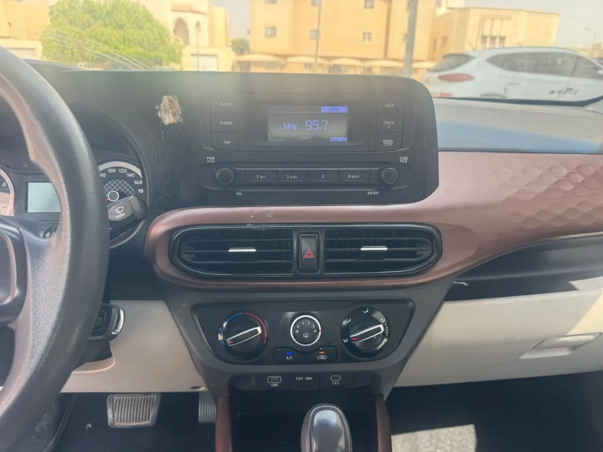 Car image 16