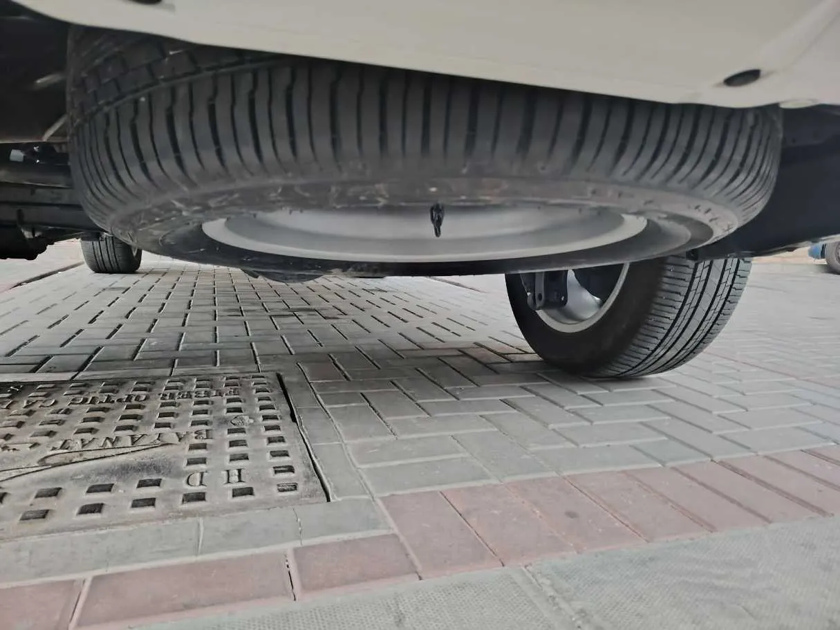 Car image 40