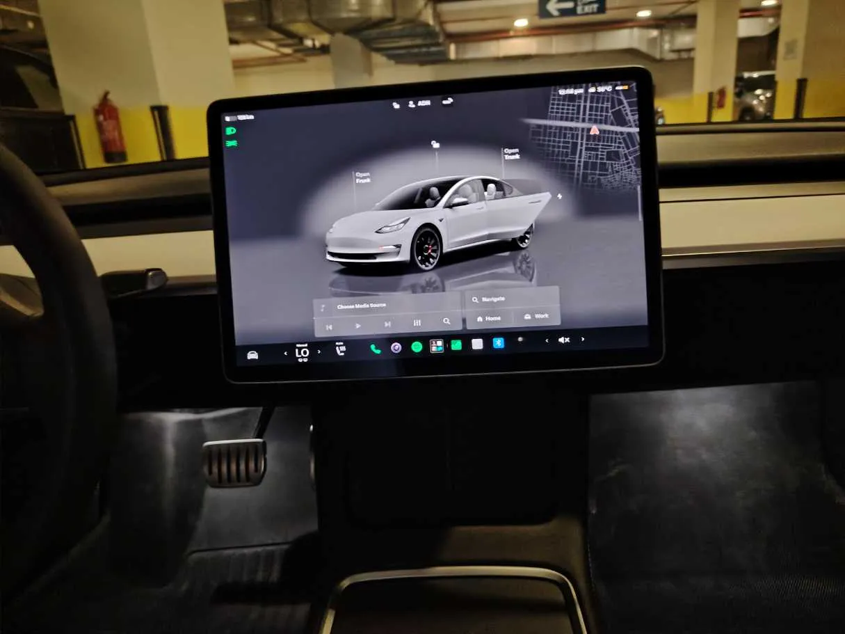 Car image 18