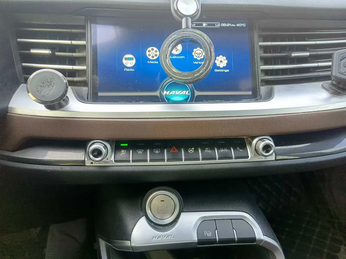 Car image 24